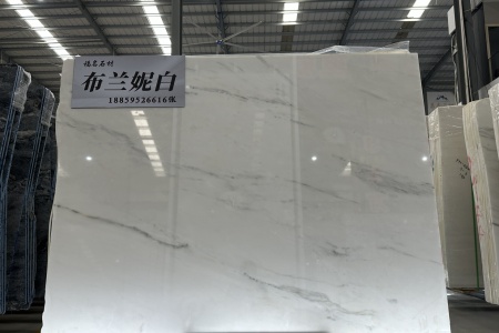 布蘭妮白