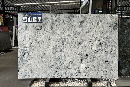 雪山藍(lán)寶
