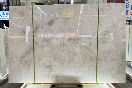雅鉑白