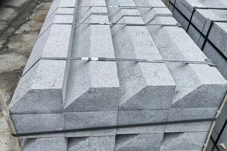 新芝麻黑石材倒角路沿石加工鋪路石材小藍寶報價