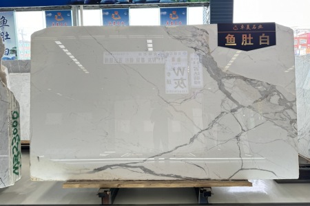 魚(yú)肚白