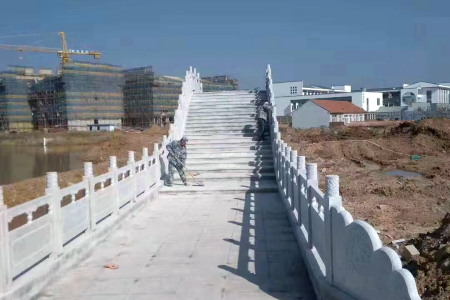 橋欄板