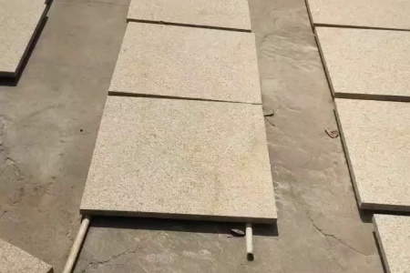 黃銹石荔枝面
