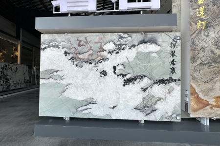 梨花飄雪