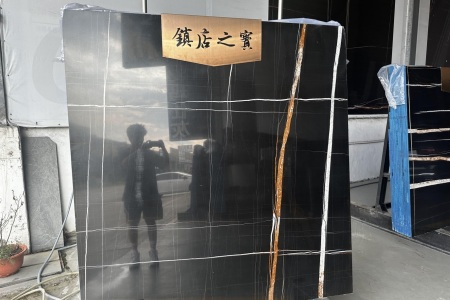 勞倫黑金