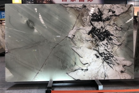 梨花飄雪