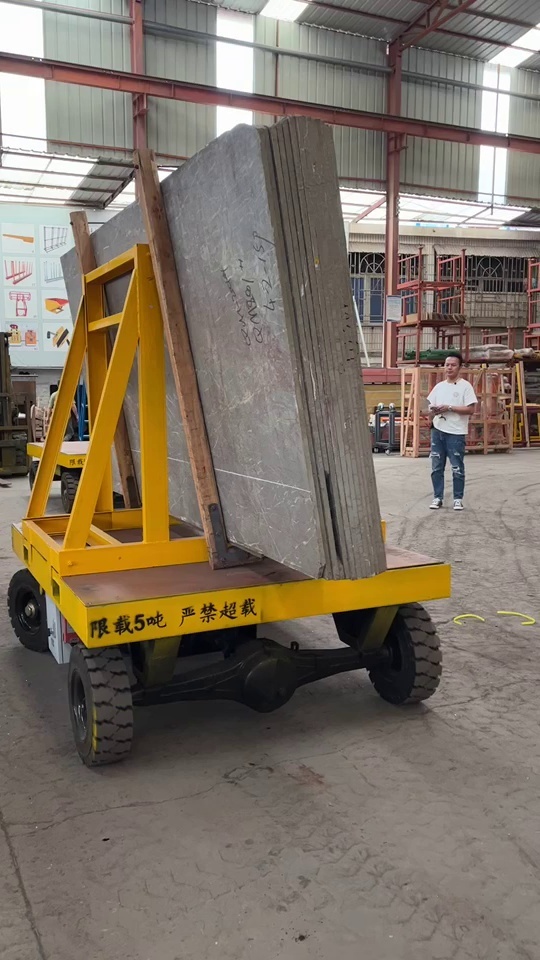 蓄電池?zé)o軌轉(zhuǎn)向擺渡車