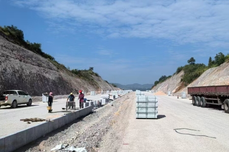 湖南芝麻灰路沿石
