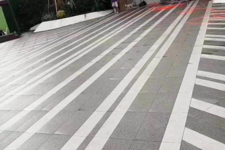 地鋪石