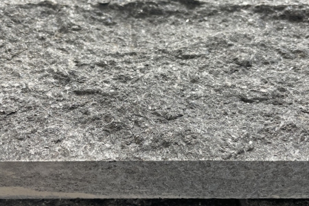 G684福鼎黑自然面滾石