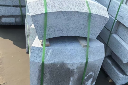 樹(shù)圍石