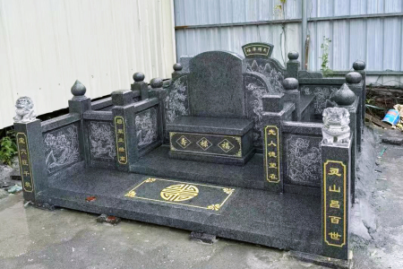 中國小藍(lán)寶墓碑