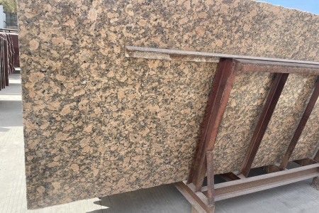 達(dá)順石材：主營英國棕，藍(lán)眼睛，藍(lán)寶石，紅鉆，啡鉆，綠星，安哥拉黑，黑金沙，銀珠，藍(lán)鉆，黃金鉆，金茂蘭，印度蘭，托巴斯，金鉆麻，巴西金，海洋蘭，印度紅，德黑蘭，木瑪麗，同安白G655，淺紫點(diǎn)，紅珍珠，新金彩，龍紅，鐵灰，墨綠麻，金山麻，白世貿(mào)，白玫瑰，幻影藍(lán)，皇家藍(lán)，藍(lán)珍珠，皇室啡，大啡珠，美國灰麻，安哥拉棕，七彩啡珠，云黑石，加州金麻，沙特白麻，庫班綠，加納白。水頭工廠熱線:13960233919