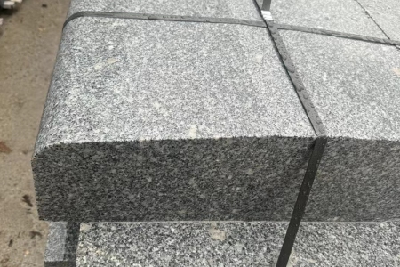 路沿石高側(cè)石