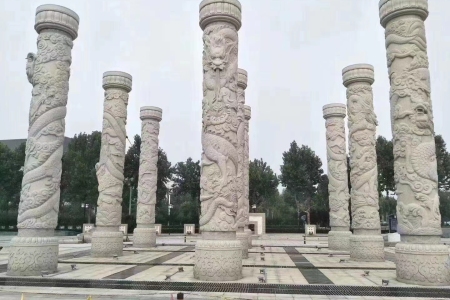 石雕龍柱
