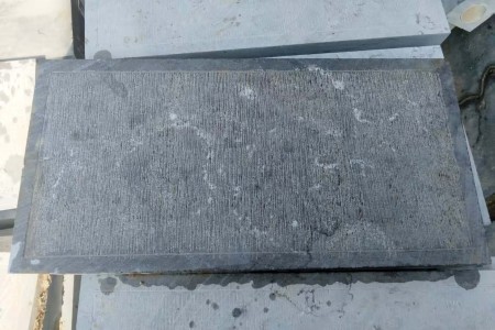 青石板留邊斧剁面
