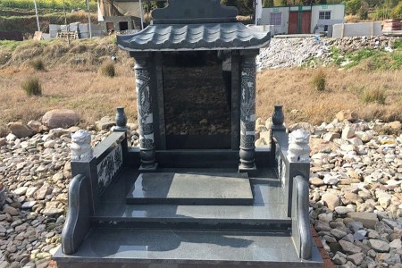 小藍(lán)寶墓碑