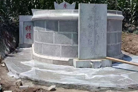 墳山石墓碑