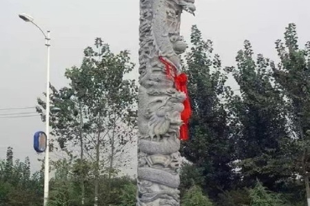 石雕龍柱