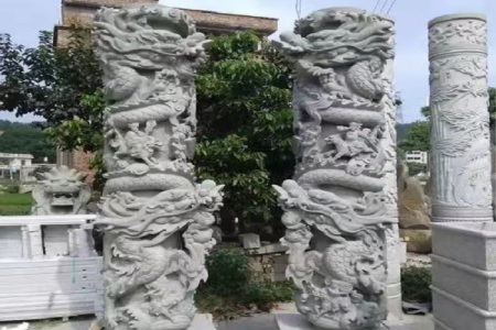 石雕龍柱