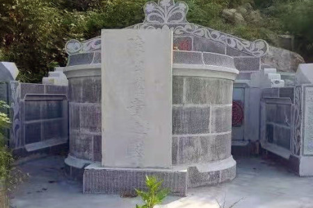 墳山石墓碑