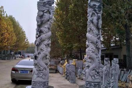 石雕龍柱