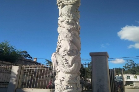 石雕龍柱