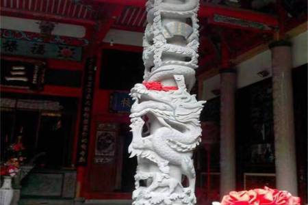 石雕龍柱
