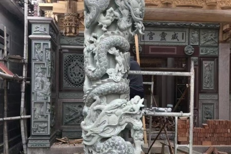 石雕龍柱