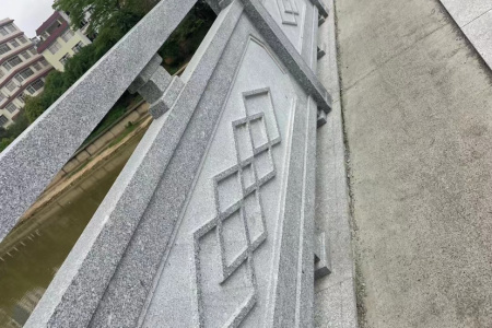 河邊欄桿