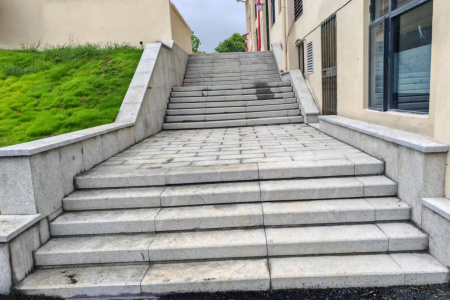 臺(tái)階石
