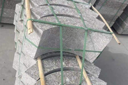 樹圍石