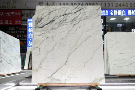 魚(yú)肚白