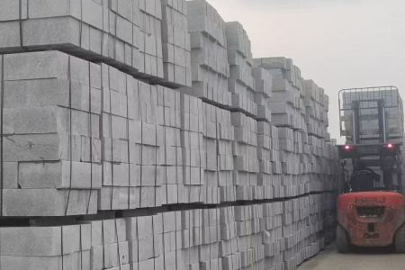 江西小金鉆路沿石