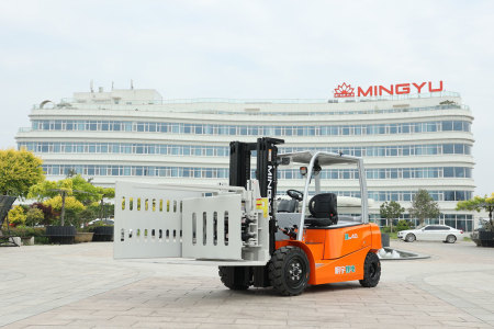 旋轉(zhuǎn)抱夾推出器鋰電叉車
