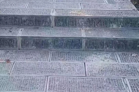 青石鑿面