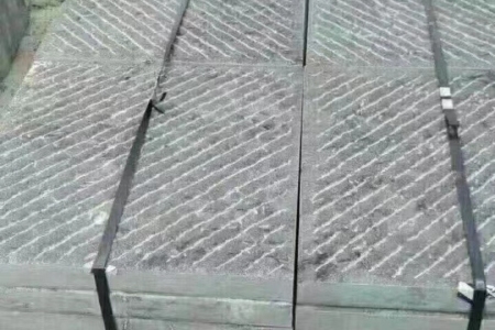 青石鑿面