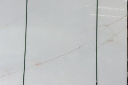 金絲白玉