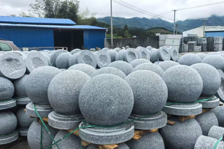 擋車石球