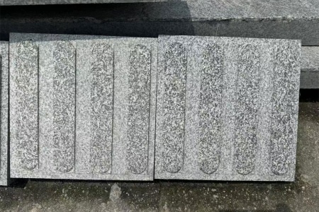 盲道石