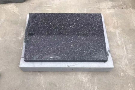 廬山黑(竹葉青)墓碑石