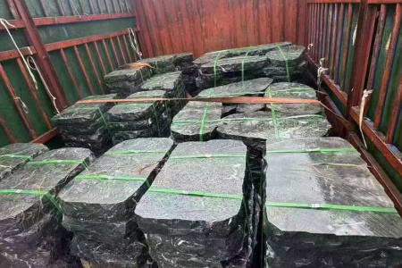 黑山石，水缽，汀步