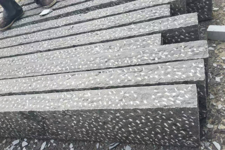 人工鏨點(diǎn)面青石
