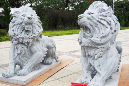 青石獅子