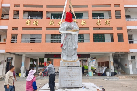 孔子雕刻 石雕孔子像至圣先師孔夫子
