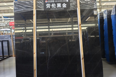 勞倫黑金