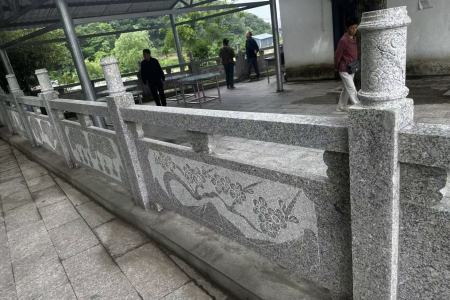 梨花白圍欄