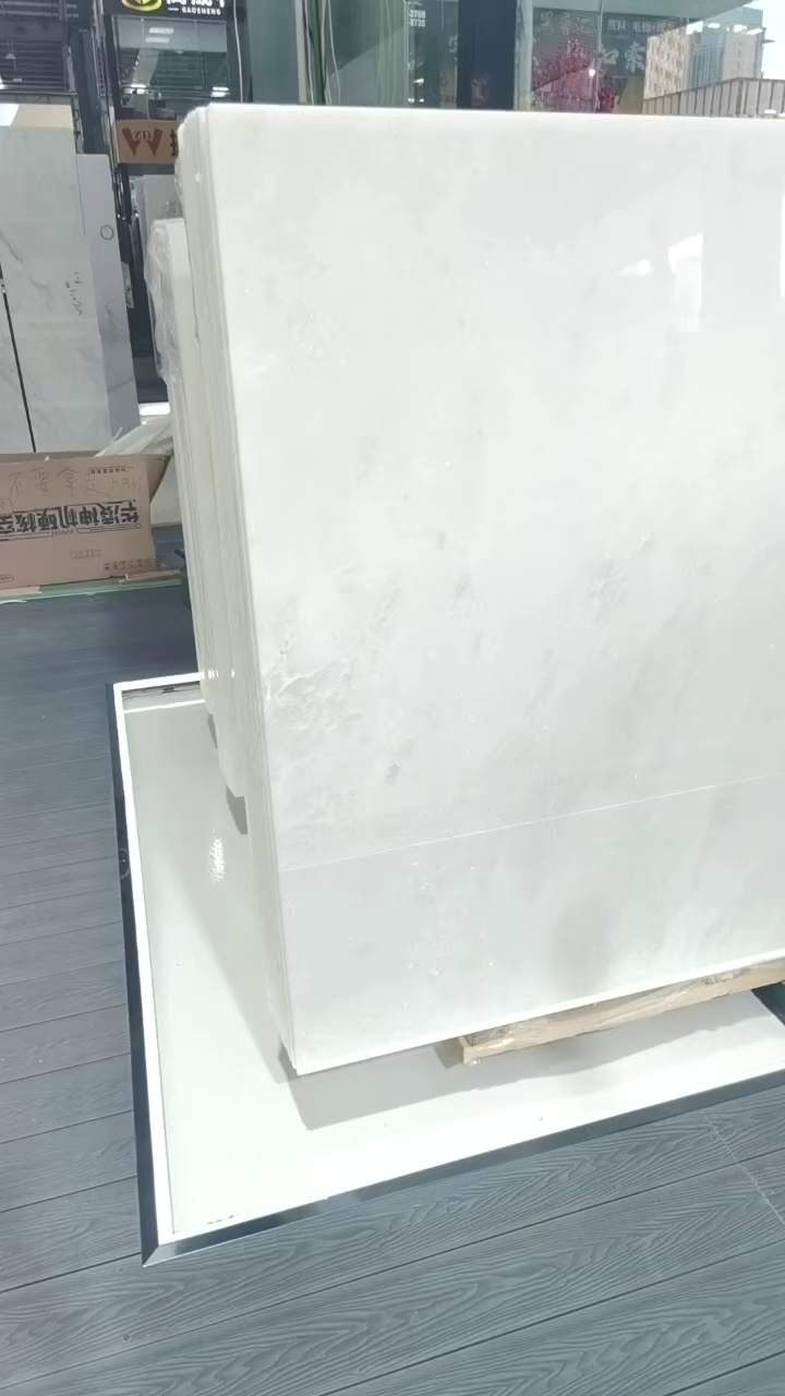 白雪公主  皇家白玉  芬迪白