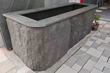 青石水池