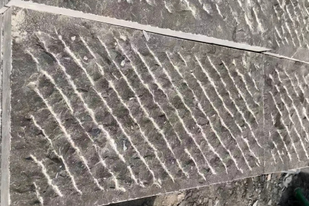 青石鑿面